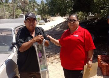 Entrega DIF Los Cabos muletas, andaderas y pañales a la población de SJC&nbsp;
