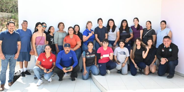 Otorga Gobierno de Los Cabos apoyo a jóvenes atletas para asistir a los XX Juegos Deportivos Nacionales de la Educación Media Superior 2023