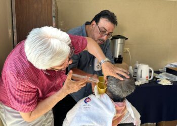 Se llevó a cabo la entrega de aparatos auditivos a través del programa “Auxiliares Auditivos”