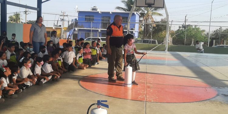 SIPINNA en colaboración y Protección Civil imparten actividades preventivas en escuelas de Los Cabos