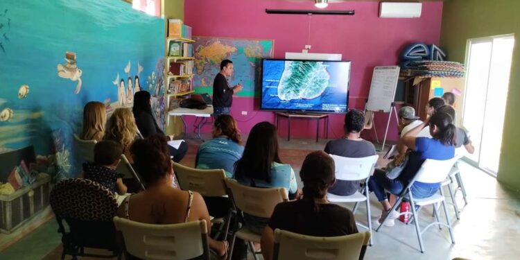 Para perfeccionar las técnicas de manejo y conservación de las tortugas marinas, el Gobierno de Los Cabos actualiza a monitores de Cabo Pulmo