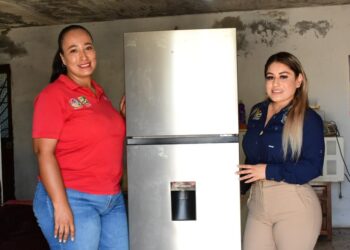 Prioriza Gobierno de Los Cabos la cercanía con la población; entregan apoyos asistenciales a domicilio para madres de familia