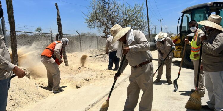Refuerza Servicios Públicos acciones de limpieza en paraderos del transporte público