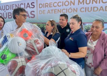 Cumple alcalde Oscar Leggs con la entrega de material deportivo a escuelas de Los Cabos; ya presenta un 40% de avance