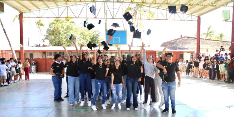 Exhorta delegado de CSL a estudiantes a prepararse como futuros profesionistas