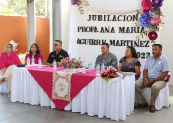 Gobierno de Los Cabos reconoce a docentes que han dejado huella en la formación de generaciones&nbsp;