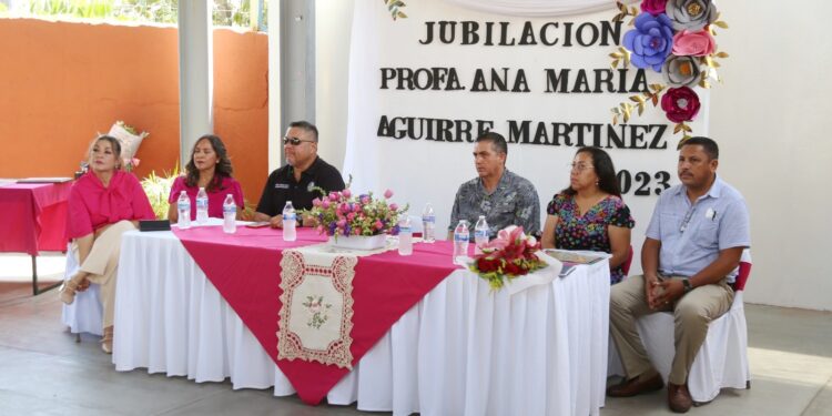 Gobierno de Los Cabos reconoce a docentes que han dejado huella en la formación de generaciones&nbsp;