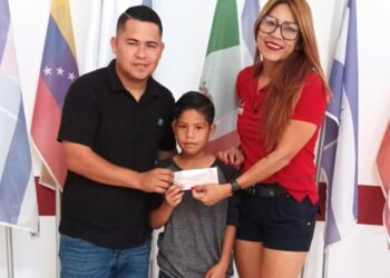 Gobierno de Los Cabos reitera el compromiso con el deporte; el niño Adrián Salas recibe apoyo para asistir a la “Copa Rayados” en Monterrey, NL