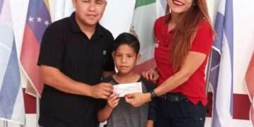 Gobierno de Los Cabos reitera el compromiso con el deporte; el niño Adrián Salas recibe apoyo para asistir a la “Copa Rayados” en Monterrey, NL