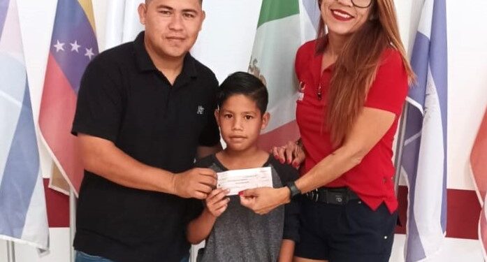 Gobierno de Los Cabos reitera el compromiso con el deporte; el niño Adrián Salas recibe apoyo para asistir a la “Copa Rayados” en Monterrey, NL