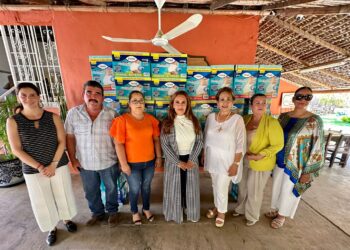 Continúa DIF Los Cabos creando alianzas para sumar esfuerzos; reciben 32 cajas de pañales que serán dirigidos a personas adultas mayores de Miraflores