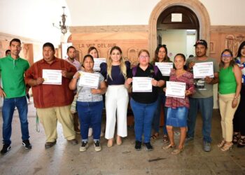 Mantiene Gobierno de Los Cabos la cercanía y atención directa con la población; realizan la entrega de más apoyos asistenciales