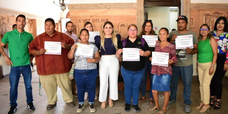 Mantiene Gobierno de Los Cabos la cercanía y atención directa con la población; realizan la entrega de más apoyos asistenciales