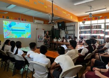 , el Gobierno de Los Cabos a través del Instituto de la Juventud (INJUVE), en colaboración con el Instituto del Deporte (INDEM) y Cinema Vagabundo, estuvieron presentes para impartir la plática “Juventud Sin Drogas”