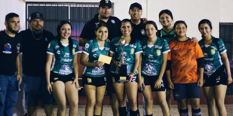 El Gobierno de Los Cabos a través del Instituto de la Juventud (INJUVE), en colaboración con el Instituto del Deporte (INDEM) y Cinema Vagabundo, estuvieron presentes para impartir la plática “Juventud Sin Drogas”