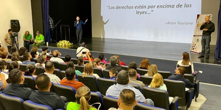Con gran participación, se realizó la conferencia “Promoviendo los derechos humanos, la inclusión y no discriminación en el plano político”