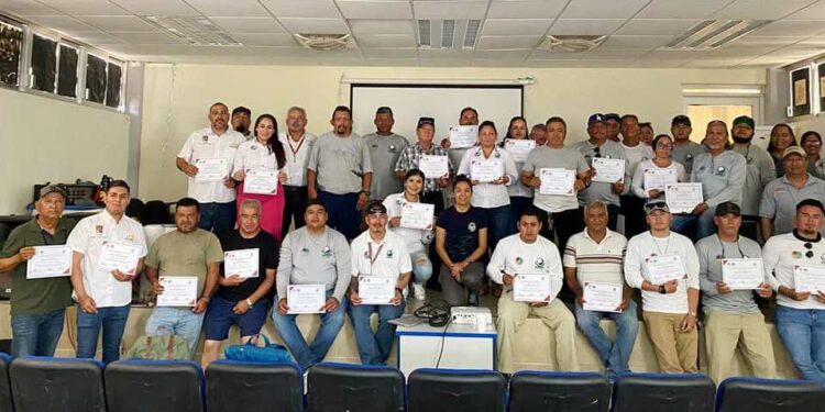 Personal de ZOFEMAT se instruye en el Protocolo de Atención para Varamientos de Mamíferos Marinos