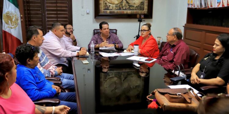 85% de avanse en acuerdos entre autoridades y locatarios de el Tianguis Las Palmas de Cabo San Lucas