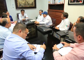 Reforzando acciones preventivas ante la temporada de huracanes, se reúnen representantes de los tres niveles de Gobierno