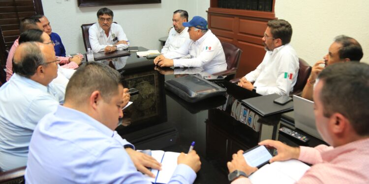 Reforzando acciones preventivas ante la temporada de huracanes, se reúnen representantes de los tres niveles de Gobierno