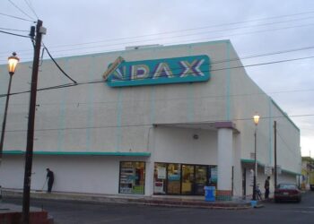 Robo frustrado en tienda DAX: Adolescentes intentan sustraer productos y son detenidos