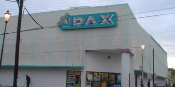 Robo frustrado en tienda DAX: Adolescentes intentan sustraer productos y son detenidos