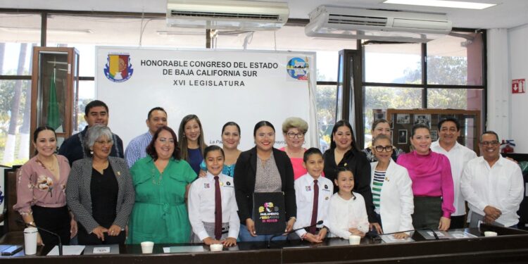 LEGISLADORA Y LEGISLADOR INFANTIL DE BCS, ENTREGAN DECLARATORIA AL H. CONGRESO DEL ESTADO.