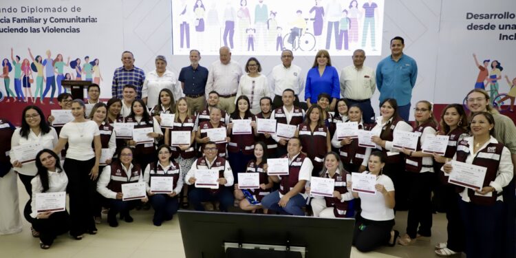 Clausuran diplomado en la gestión de desarrollo local y comunitario