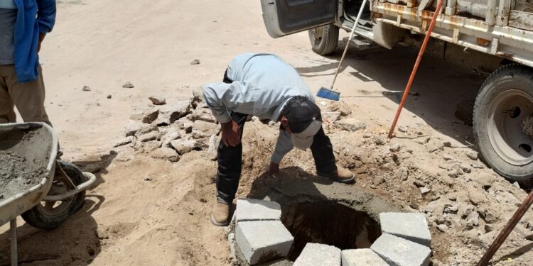 Coloca OOMSAPAS La Paz 26 tapas de alcantarilla en colonia La Fuente