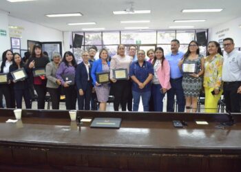 Reconocen Congreso y Sindicato a trabajadoras por 15 a 35 años de servicio