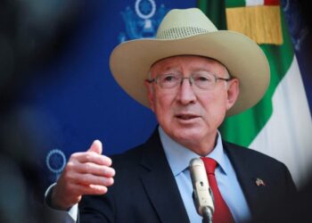 Embajador Ken Salazar destaca histórica cooperación entre México y Estados Unidos en la lucha contra el fentanilo, la trata de personas y el flujo de armas al sur