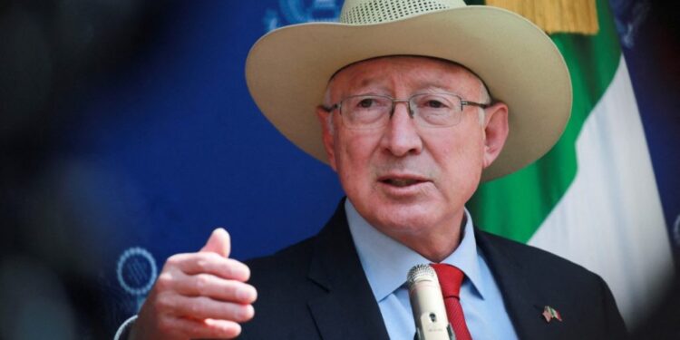 Embajador Ken Salazar destaca histórica cooperación entre México y Estados Unidos en la lucha contra el fentanilo, la trata de personas y el flujo de armas al sur
