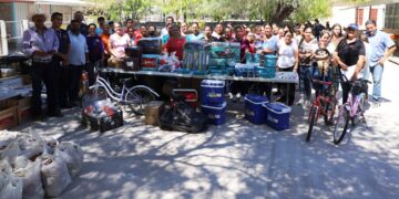 Entrega DIF La Paz 369 apoyos a pobladores de La Soledad
