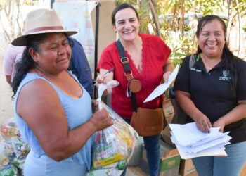 Entregan apoyos alimentarios a 20 familias en Los Planes
