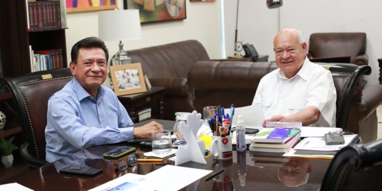 SE REÚNE GOBERNADOR VCC CON TITULAR DE INFONAVIT EN BCS