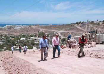 GOBERNADOR SUPERVISA OBRAS DE PAVIMENTACIÓN EN LA PAZ