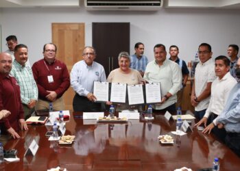 FIRMAN CONVENIO GOBIERNO ESTATAL Y UABCS,&nbsp;PARA EFICIENTAR EL SERVICIO PÚBLICO