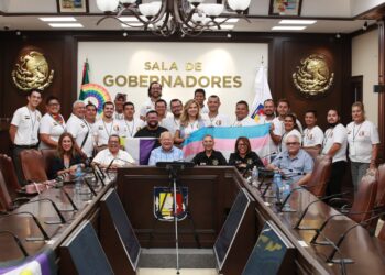Víctor Castro Cosío recibe a integrantes del Parlamento Sudcaliforniano de la Diversidad Sexual