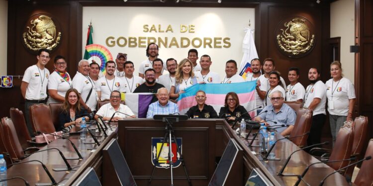 Víctor Castro Cosío recibe a integrantes del Parlamento Sudcaliforniano de la Diversidad Sexual