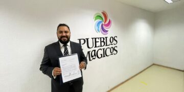 ENTREGA GOBIERNO ESTATAL EXPEDIENTE PARA QUE SANTA ROSALÍA SEA NOMBRADO PUEBLO MÁGICO