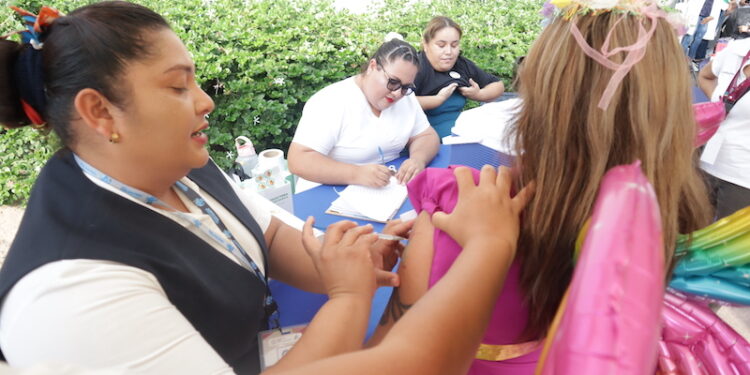 ACERCÓ SALUD ESTATAL SERVICIOS PREVENTIVOS A COMUNIDAD LGBT+ DE LOS CABOS