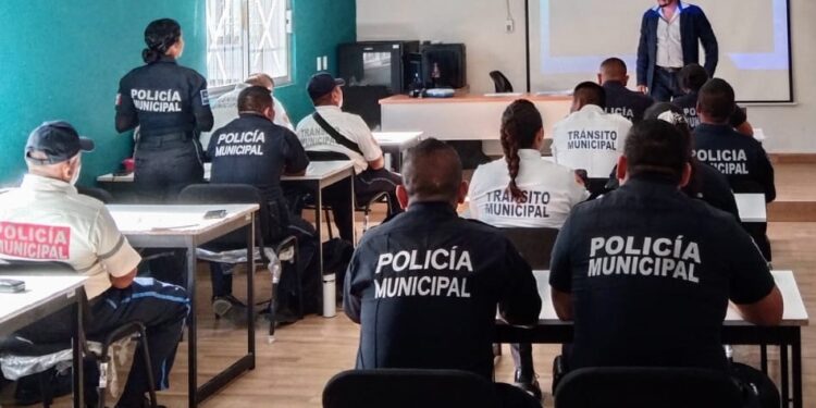 POLICÍAS MUNICIPALES REFUERZAN SUS CONOCIMIENTOS EN MATERIA DE JUSTICIA CIVICA