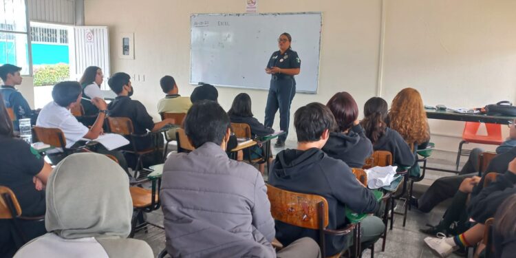PREVIENEN DELITOS CIBERNÉTICOS EN CENTROS EDUCATIVOS DEL ESTADO