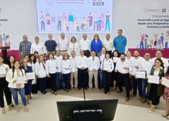 CLAUSURAN GOBIERNO DEL ESTADO Y SEDIF DIPLOMADOS SOBRE DEMOCRACIA FAMILIAR Y DESARROLLO LOCAL EN BCS