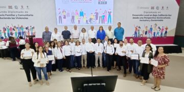 CLAUSURAN GOBIERNO DEL ESTADO Y SEDIF DIPLOMADOS SOBRE DEMOCRACIA FAMILIAR Y DESARROLLO LOCAL EN BCS