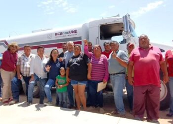 EN COMONDÚ COMPROMISO CUMPLIDO: ENTREGA GOBERNADOR VCC APOYOS EN EL CHICHARRÓN