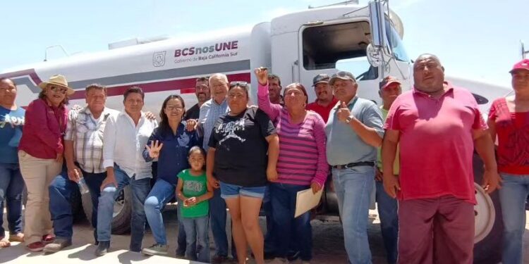 EN COMONDÚ COMPROMISO CUMPLIDO: ENTREGA GOBERNADOR VCC APOYOS EN EL CHICHARRÓN