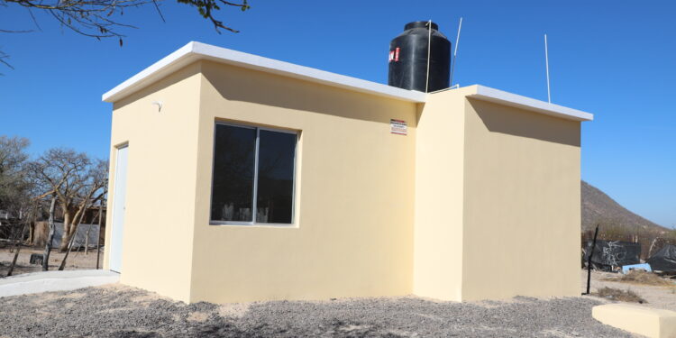 DE LA MANO SEDIF E INVI, SE ENTREGA RECÁMARA CON BAÑO INCLUYENTE EN COLONIA AMPLIACIÓN MÁRQUEZ DE LEÓN