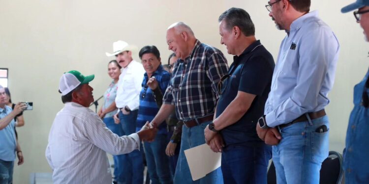 CUMPLE COMPROMISOS GOBIERNO DE BCSCON SECTORES AGRÍCOLA Y GANADERO DE BENITO JUÁREZ Y RAMADITAS