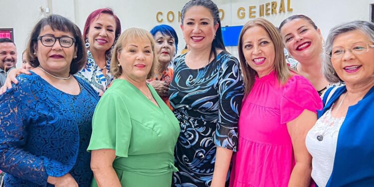 PRESENTA EDITH AGUILAR CONFERENCIA MAGISTRAL SOBRE SU TRAYECTORIA EN LA POLÍTICA Y LA ADMINISTRACIÓN PÚBLICA